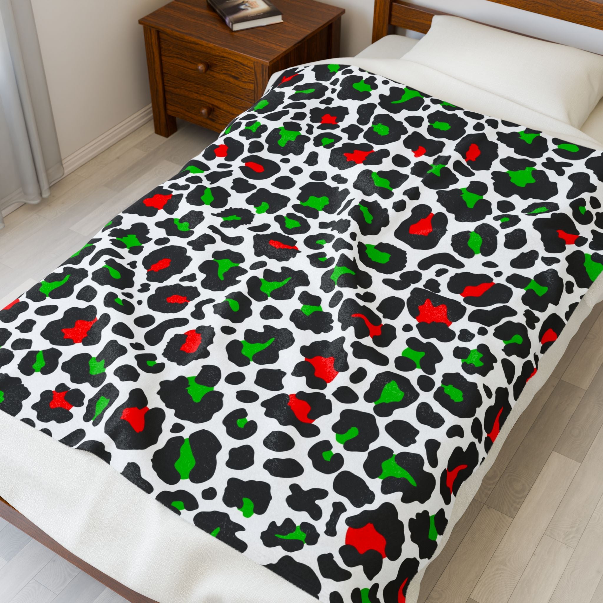 Velveteen Plush Blanket —Red and Green Christmas Leopard